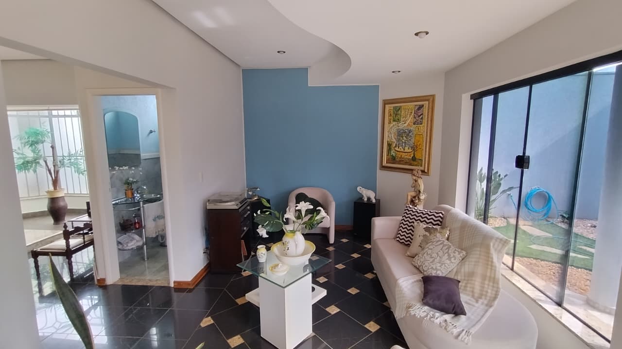 Casa no bairro Jardim Santana à Venda
