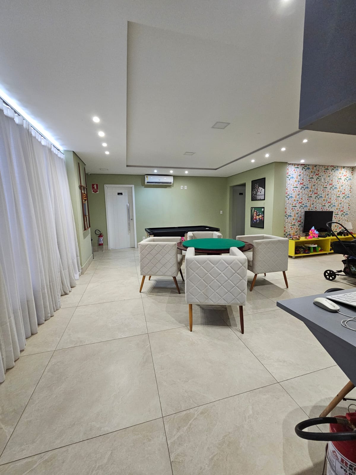 Apartamento no bairro Jardim Santana à Venda