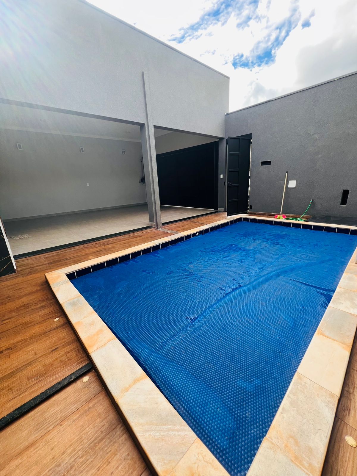 Casa no bairro Villagio Mundo Novo à Venda