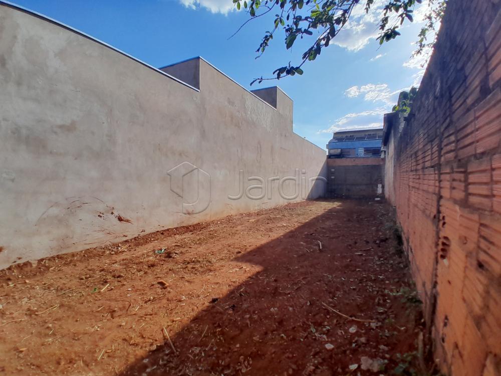 Terreno a Venda no Jardim Angela Rosa